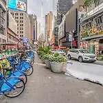 Blueground Midtown Laundry Doorman Nr Shows Nyc-1414
